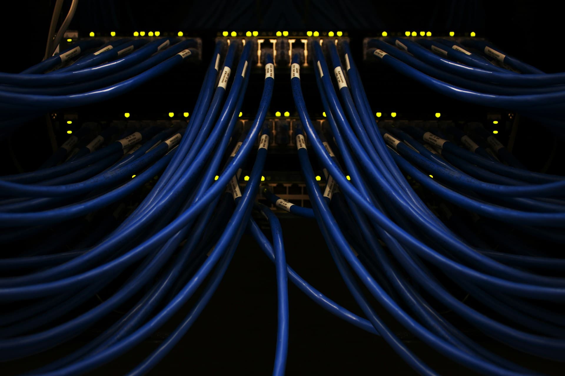 ما هو السيرفر Server؟كيف يعمل الخادم و فيم يستخدم